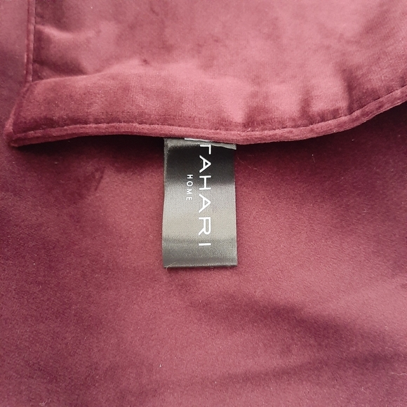 TAHARI 16 x 90 Eggplant Table Runner - Picture 12 of 16